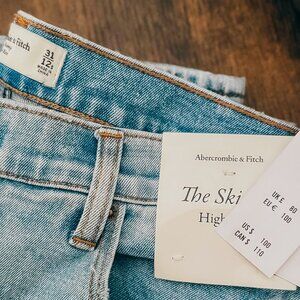ABERCROMBIE & FITCH / THE SKINNY / HIGH RISE / 31 SHORT / 12 SHORT